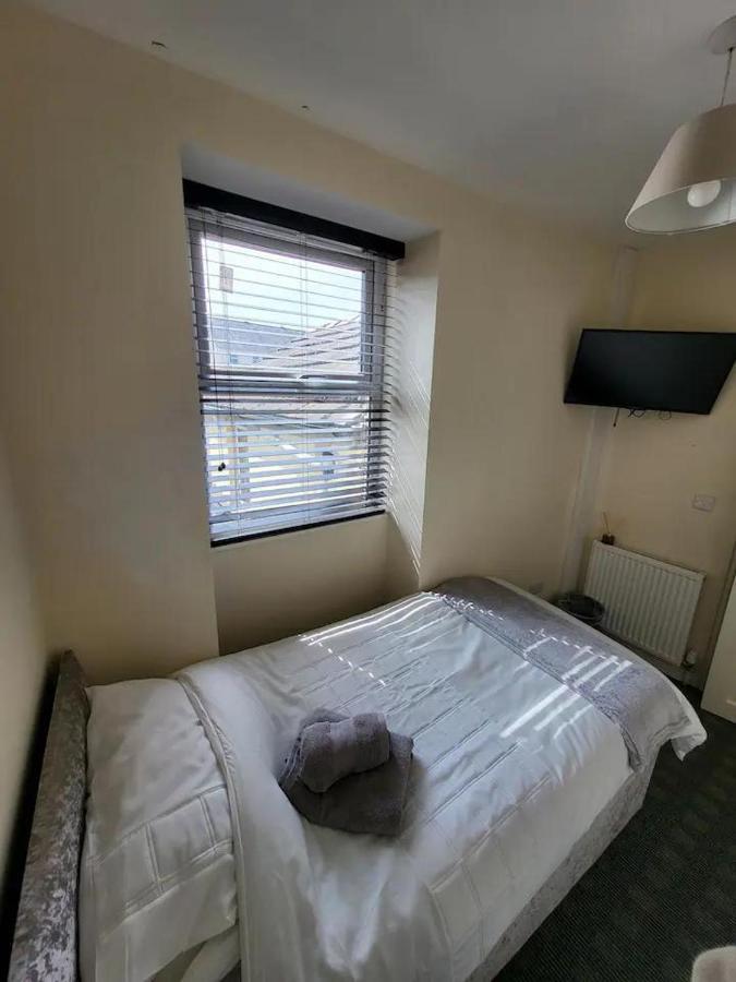 Dublin Packet - Single Room 3 Холихед Экстерьер фото